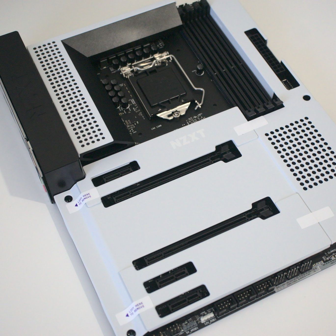 未新品NZXT N7 Z490 ATX NZXT N7 Z490 Motherboard Review: Shrouds Everywhere | Tom's
