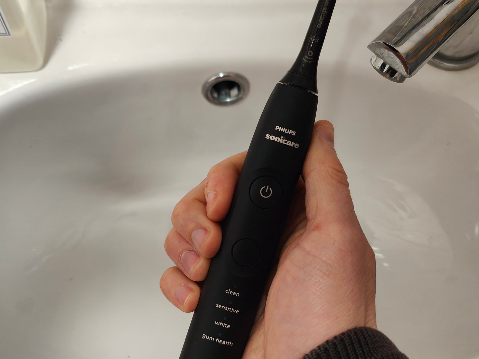 Philips Sonicare 7100 review: Powerful, stylish, slightly