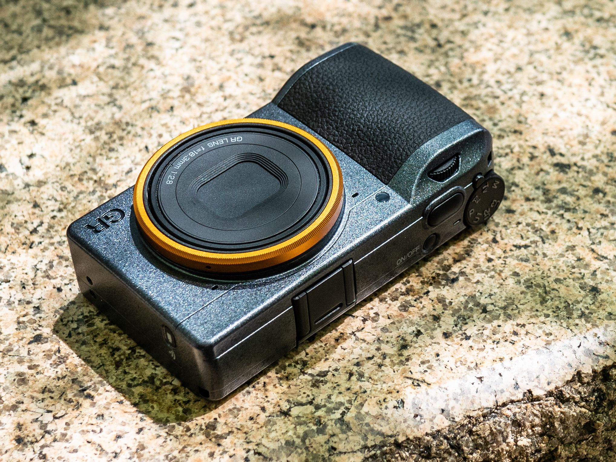 Single yellow line adds its mark to Ricoh GR III Street