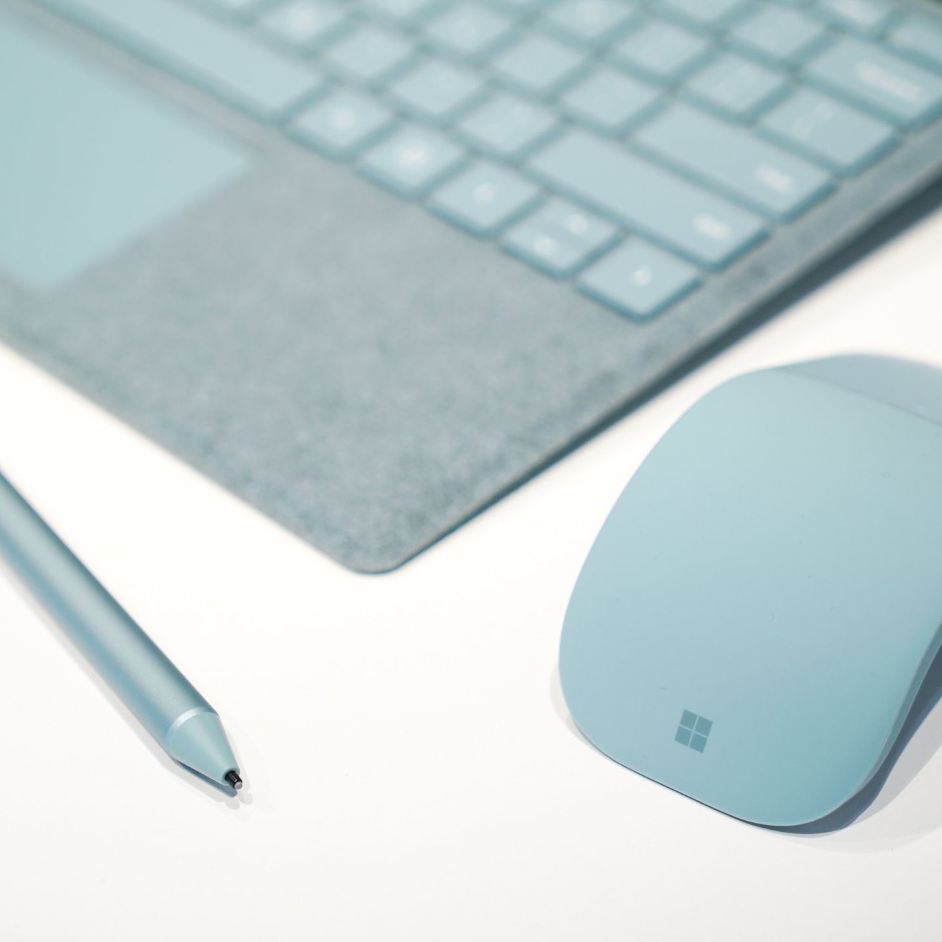 surface Pro タイプカバー と マイクロソフト アーク マウス Amazon.com: Arteck Microsoft Surface Pro Keyboard Type Cover