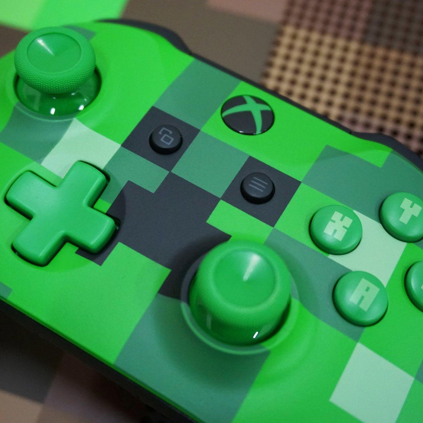 Xbox - Xbox  one  s(マイクラなし。PUBG) Xbox One S Minecraft Microsoft, Buy This Item Now at IT BOX