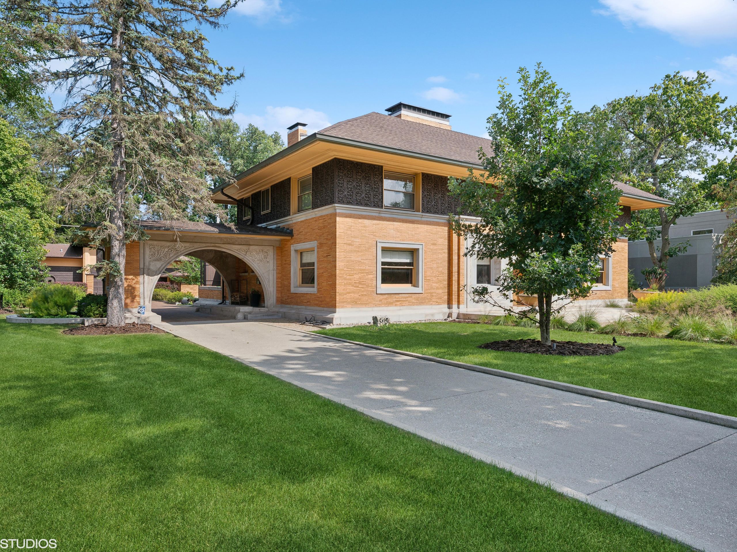 Frank Lloyd Wright's First Prairie Home is On the Market | Livingetc