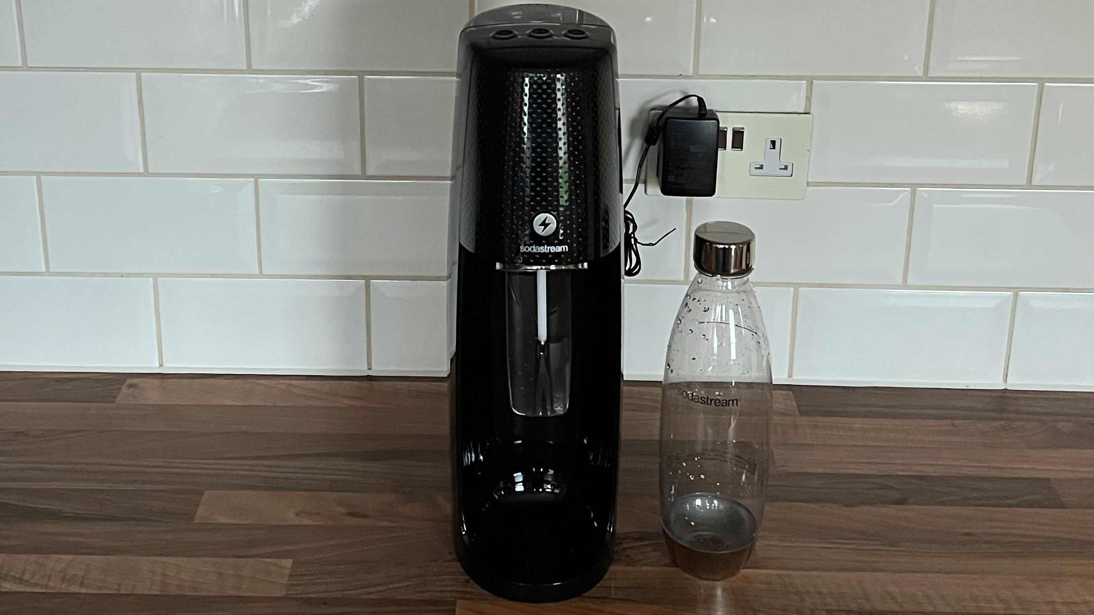 soda  stream  SPIRIT ONE TOUCH　ブラック SodaStream One Touch Electric Sparkling Water Maker Kit