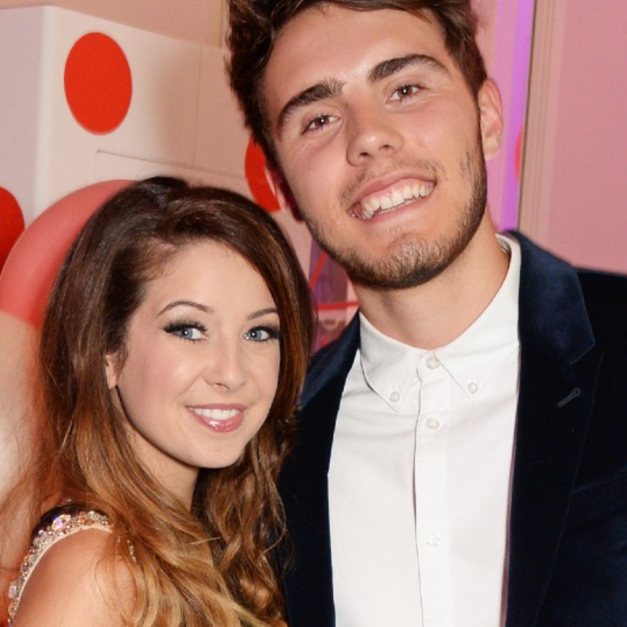 Zoe Sugg and Alfie Deyes (Zalfie) are engaged! : r/popculturechat, image size:900x900