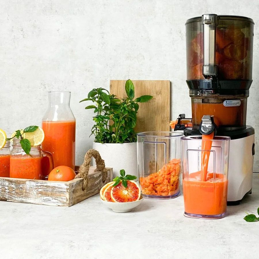 6 Best Cold-Press Juicers: Recommended by Nutritionists