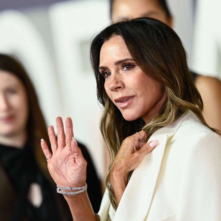 How to Recreate Victoria Beckham's Elegant Bow Tree | Gardening