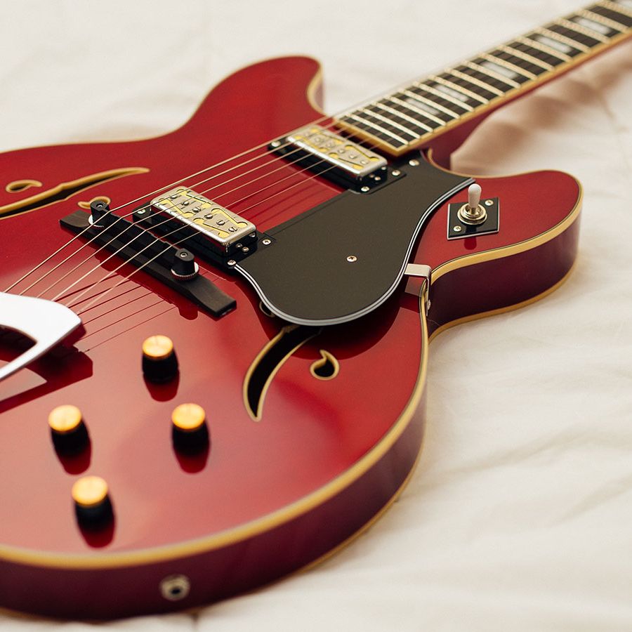赤と黄色のTOGETHER IN HARMONY Harmony celebrates a classic build with the $699 H72 Reissue