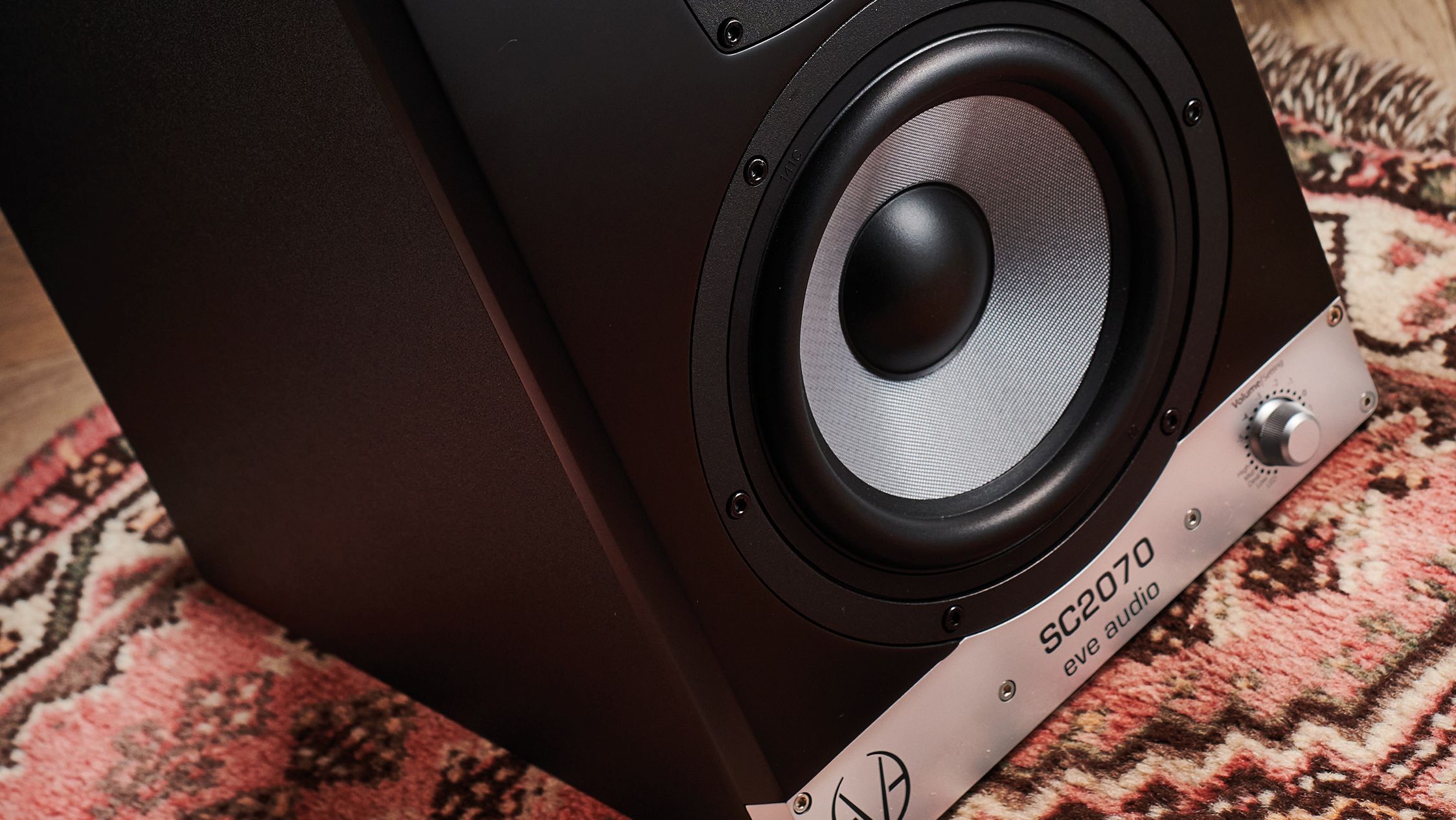 EVE AUDIO SC207 ペア Amazon.com: EVE Audio SC207 Active 2-Way Midfield Studio