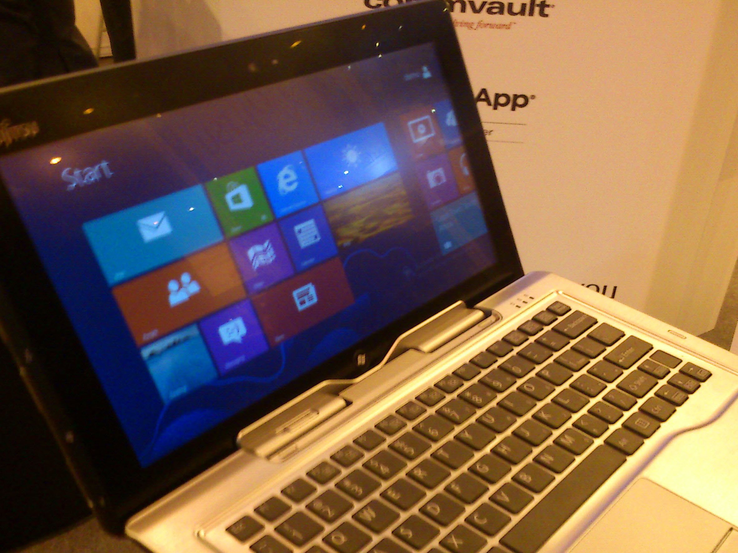 富士通 FMV-STYLISTIC Q702/G windows11タブレット 1746a8a386c18ac93163f760e89b3b