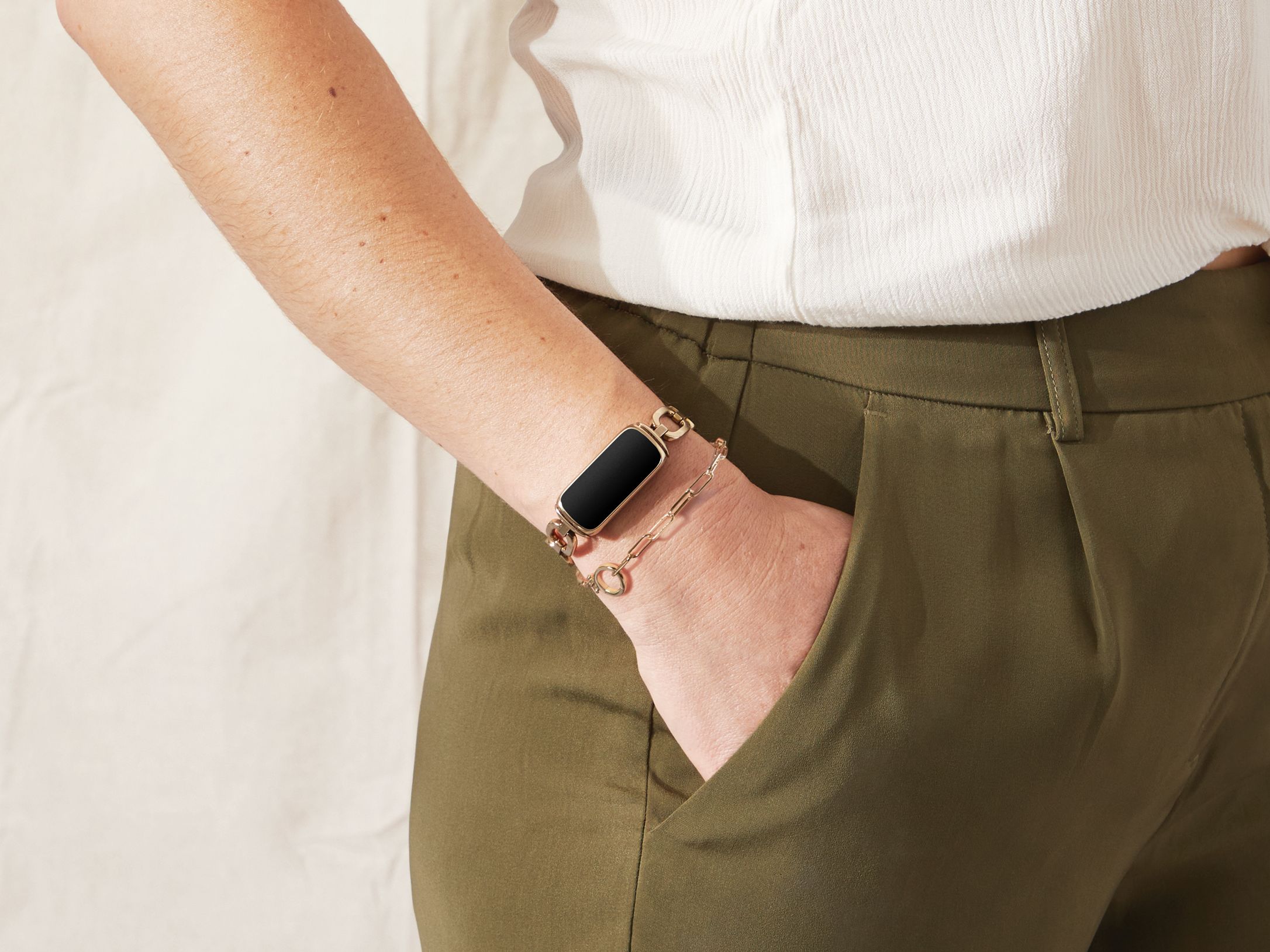 ボディ・フェイスケア Fitbit luxe New Fitbit Luxe Is Designed to Help With Stress - Consumer