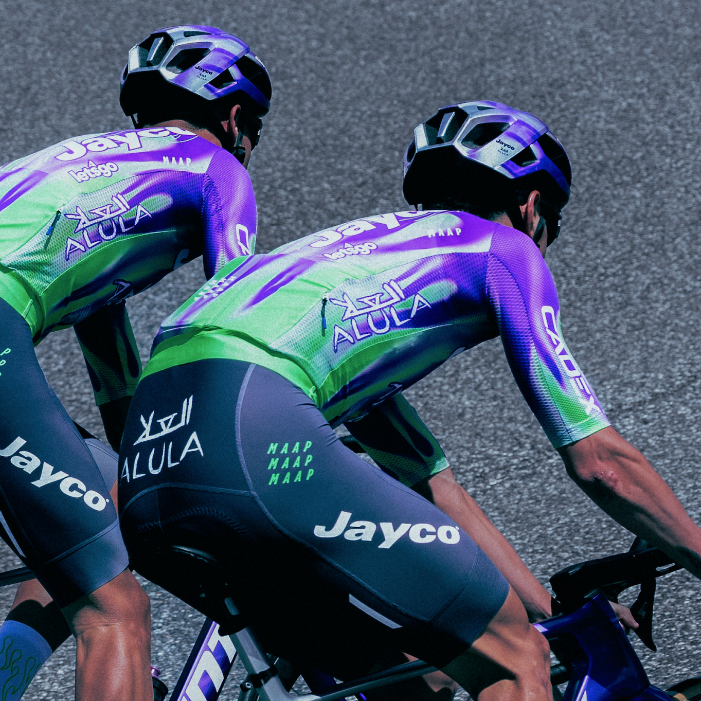 Jayco ALULAサイクルジャージ Unexpected' pop of 'electric' green with purple flames featured in