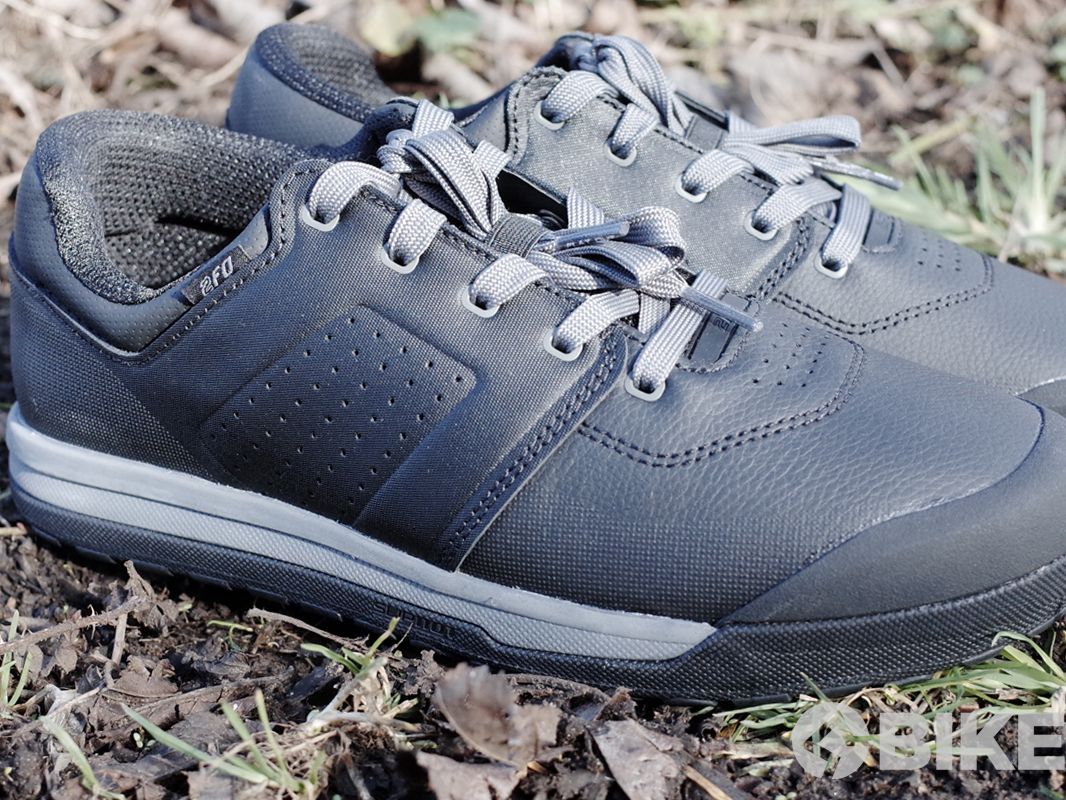 Specialized 2FO DH Flat shoe review | Bike Perfect