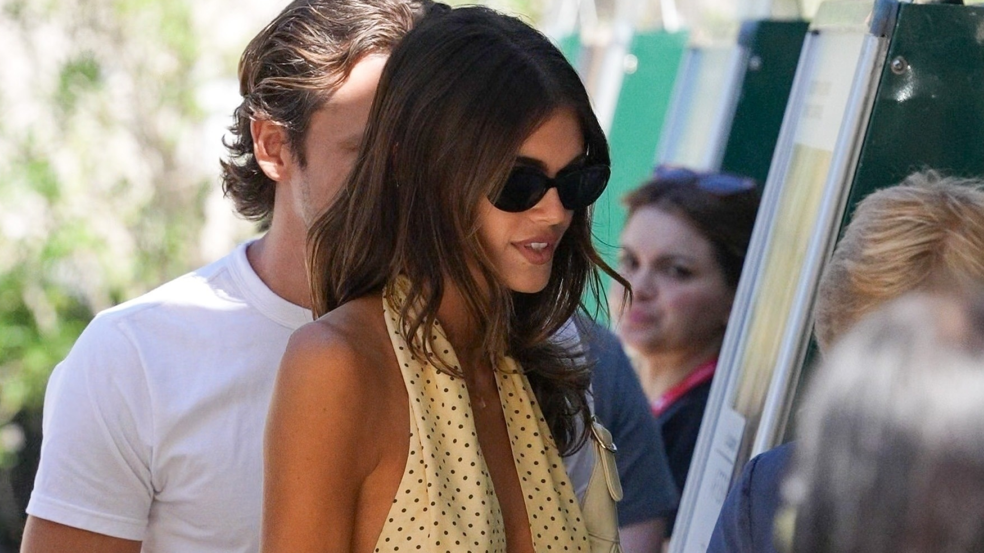 コーデ売り 海外ガール ポルカドット ヘイリー CIDER GUCCI Kaia Gerber Styles a Gucci Jackie 1961 Bag With Polka Dots | Marie