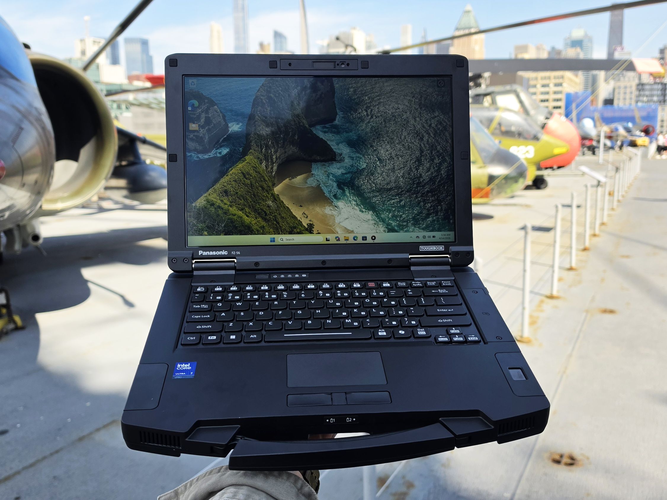 パソコン 8-inch N305 Laptop - 8