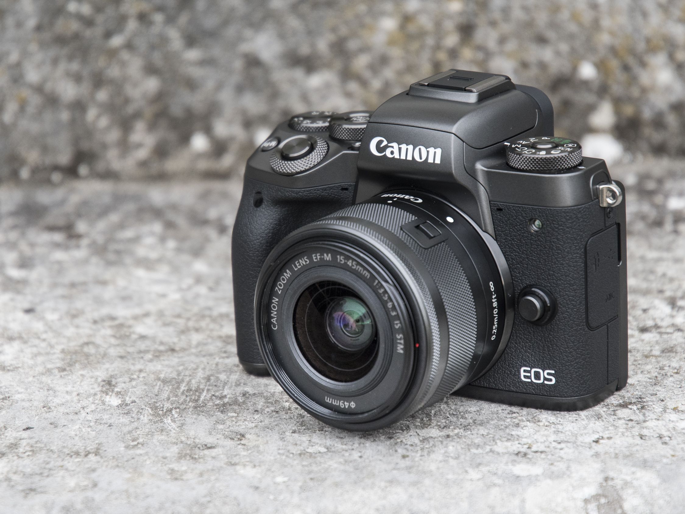 デジタルカメラ EOS M5 Canon EOS M5 Mirrorless Digital Camera with 18-150mm Lens