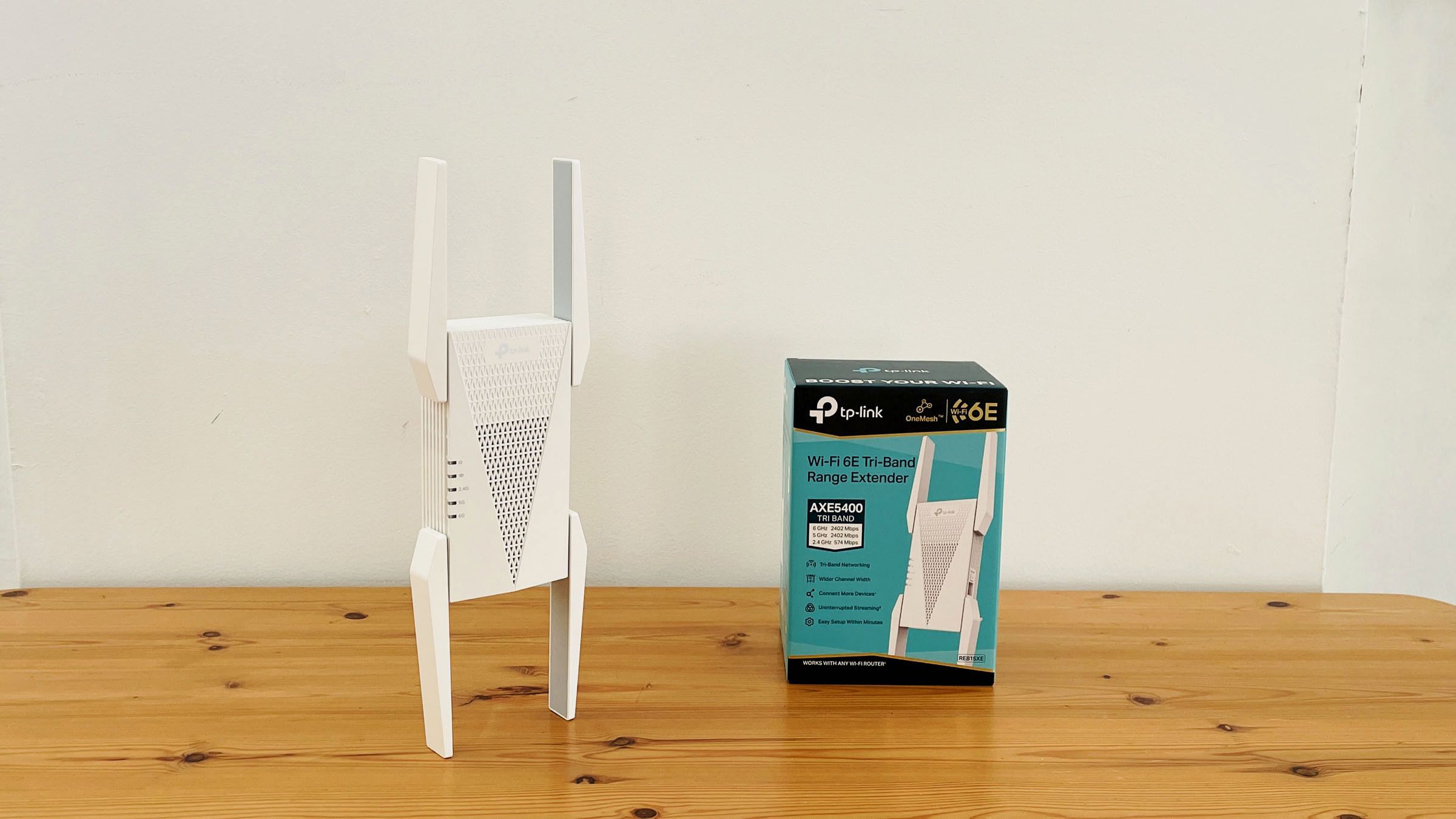 TP-Link AXE5400 Wi-Fi 6E Range Extender (RE815XE): a fast