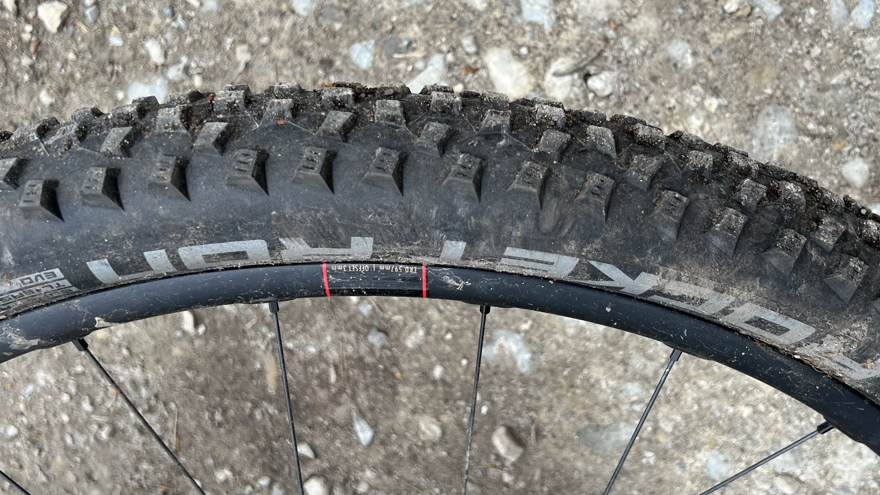 Rocket Ron | Super Ground | Black | 29x2.25 | Addix