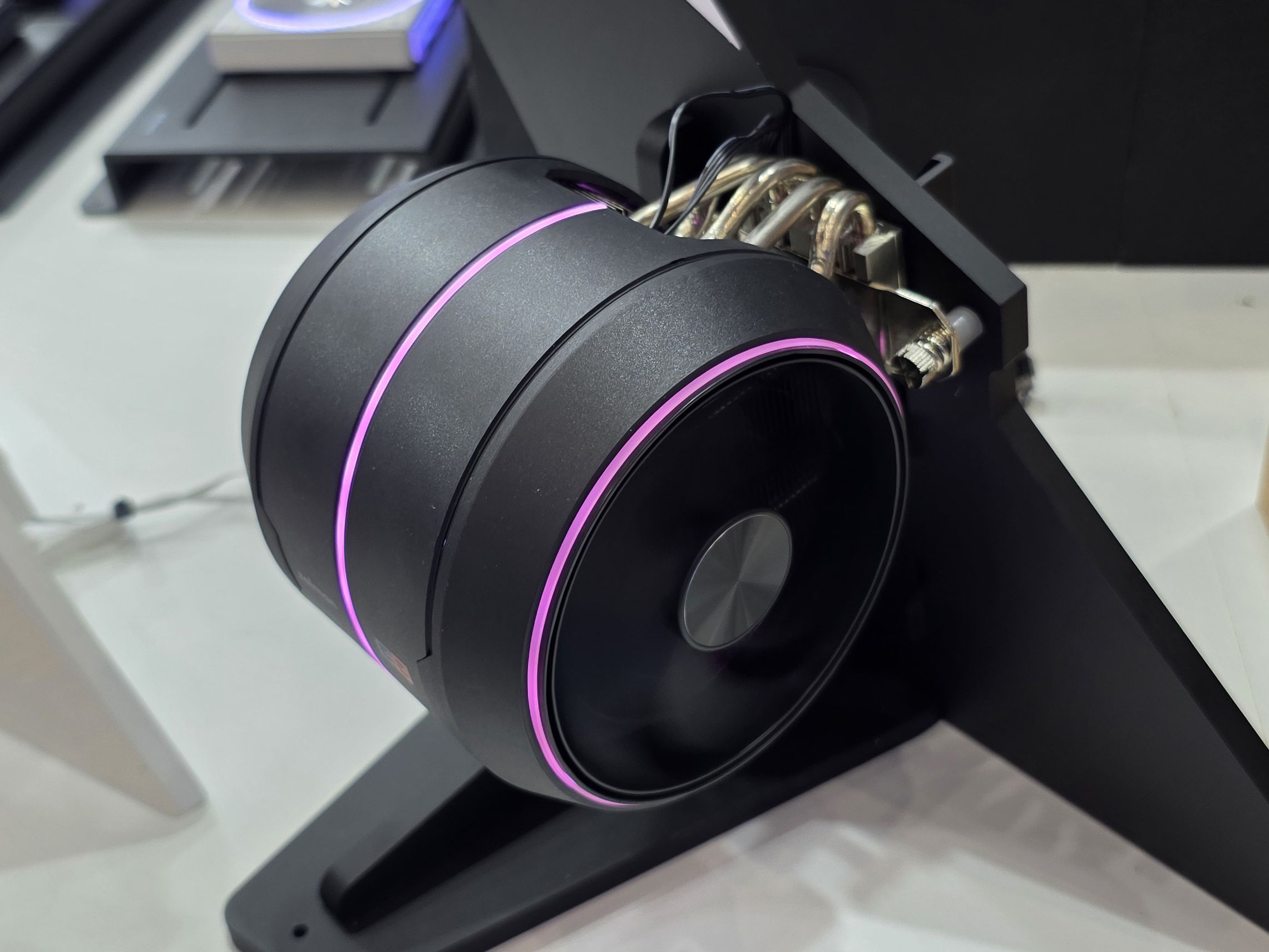 Zalman returns to its roots with turbine engine-inspired ZET