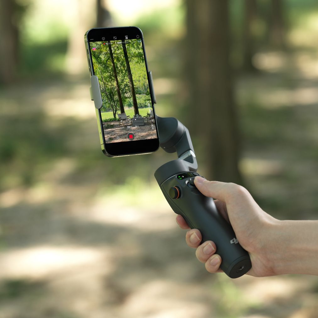 DJI Osmo Mobile 6 gimbal gives more control over smartphone