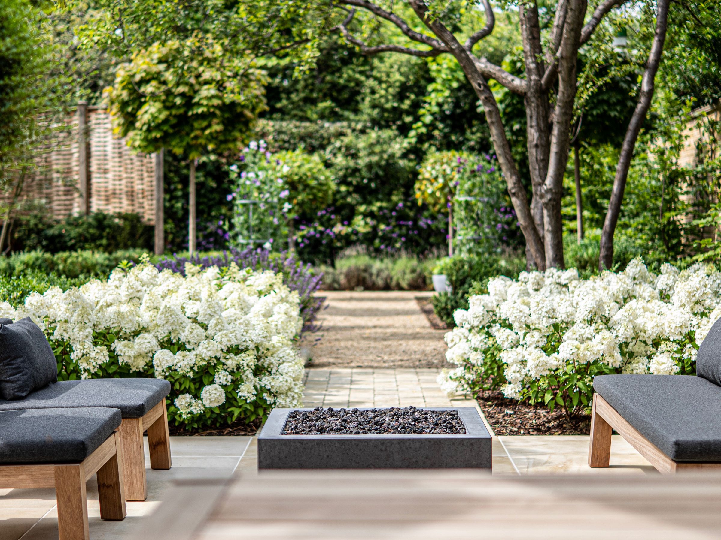 Any tips for a low-maintenance flower garden?, image size:2400x1800