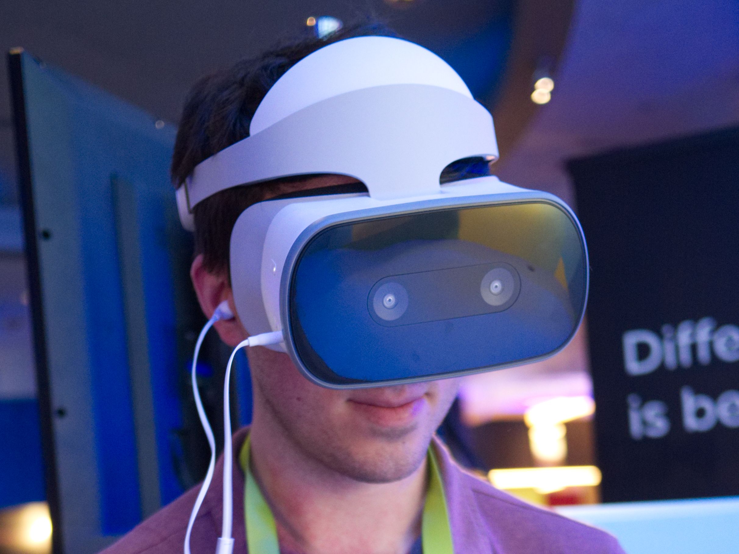 Lenovo - 【VR】Lenovo Mirage Solo with Daydream Lenovo Mirage Solo Review: Standalone VR Fun With Google