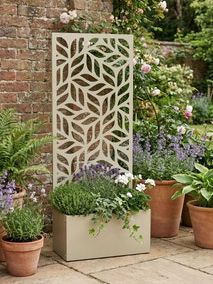 Garden Screen &amp;amp; Plant Pot
