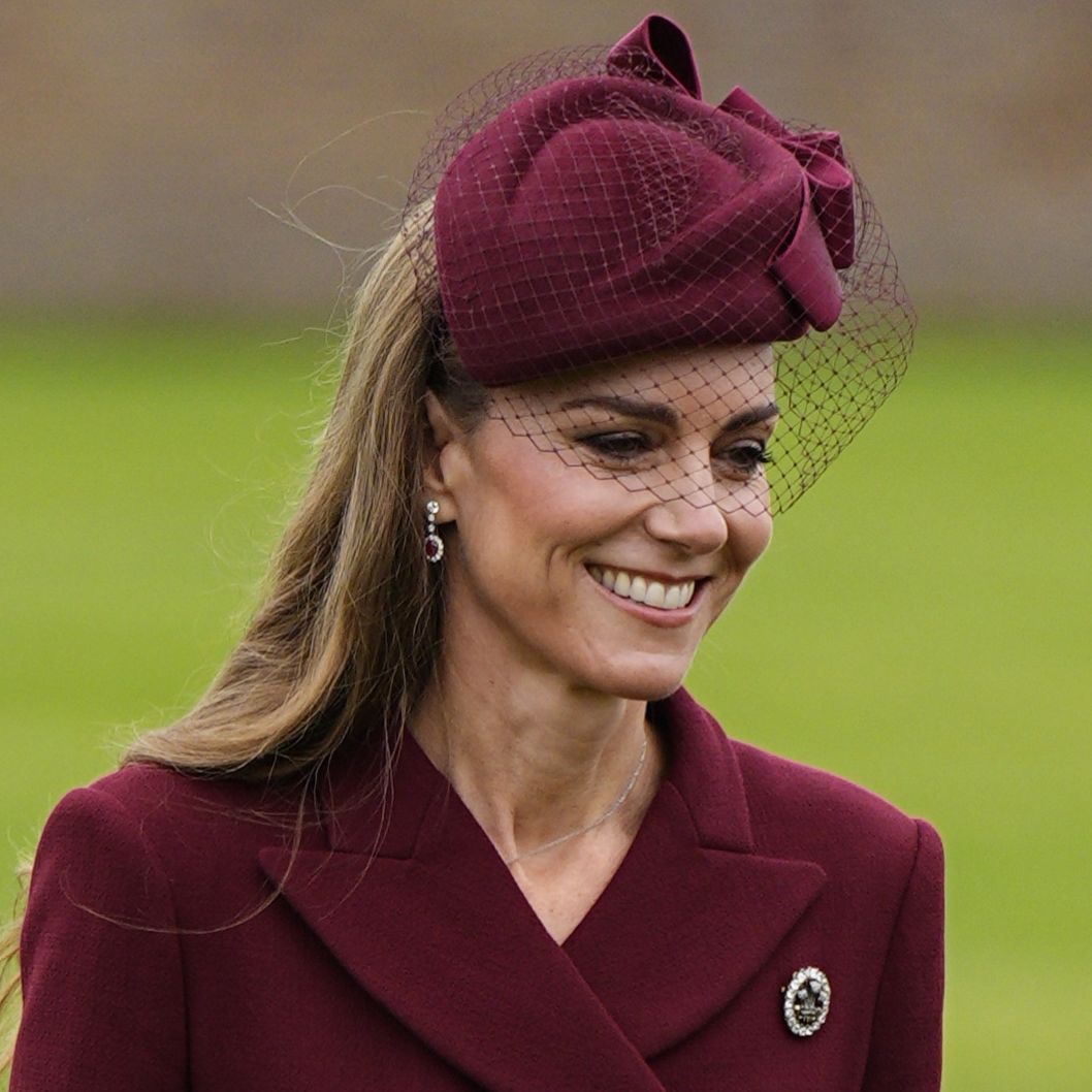 princess kate burgundy dress Kate Middleton braves the cold in head-turning wrap dress & heels for Christmas concert