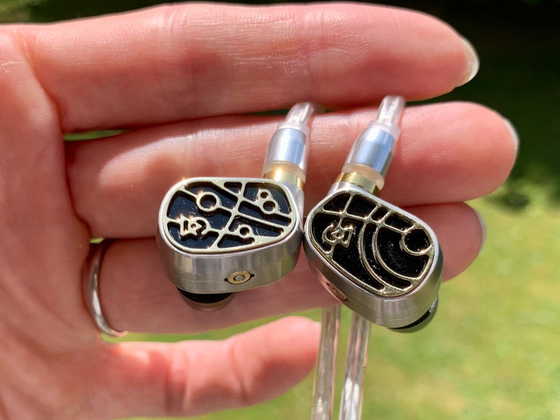 イヤホン Campfire Audio/ Solaris Stellar Horizon Amazon.com: Campfire Audio Solaris Stellar Horizon - High