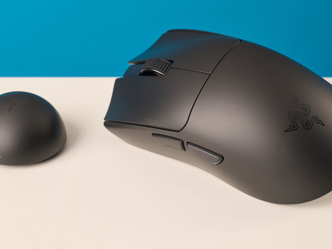 【美品】Razer Viper V4 Pro Razer Viper V4 Pro review: 50,000 DPI and 8,000Hz polling for the