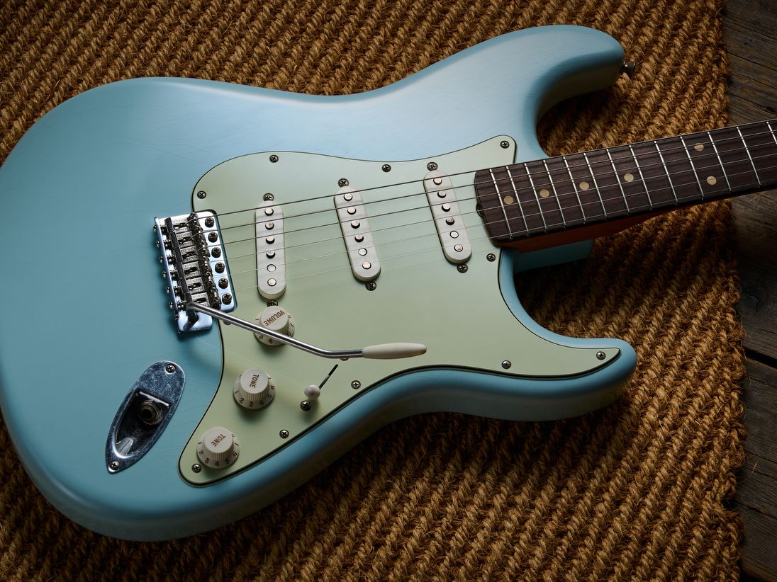 Fender Vintera Road Worn '60s ストラト Fender Vintera Road Worn '60s Stratocaster | Reverb Canada