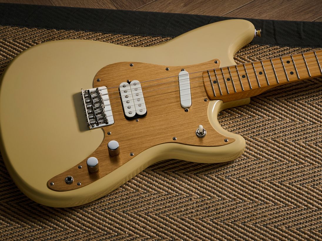 Squier by Fender Duo-Sonic エレキギター xFZRzVLdoH87KCr5JEHbbS.jpg