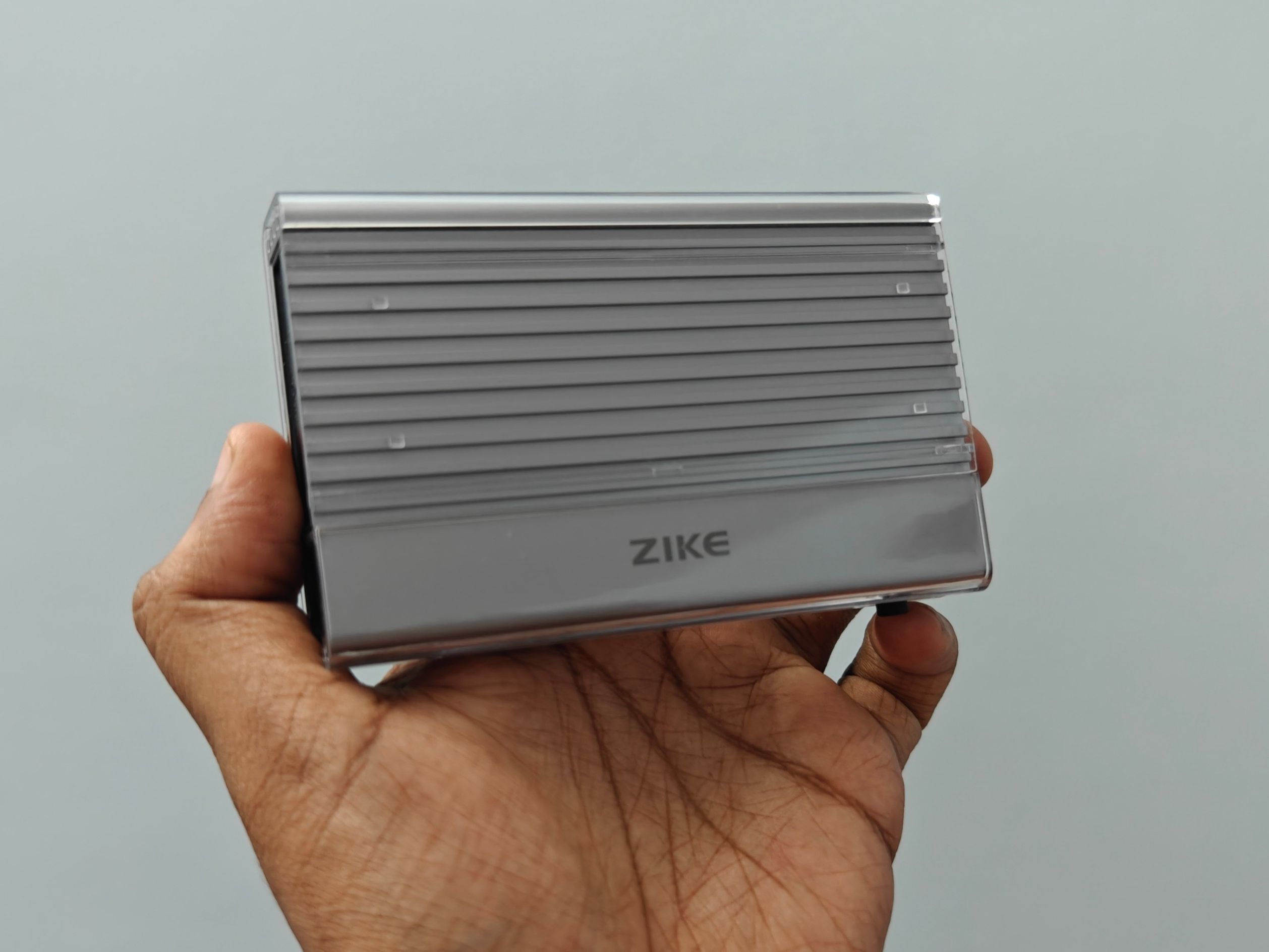 SSD 4個セット ZikeDrive USB4 NVMe SSD enclosure (Z666) review: DIY storage