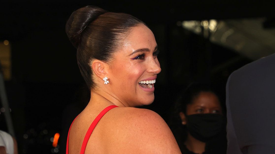 meghan markle orange dress Meghan with @emmagrede at the 'A Seat At The Table' event hosted by Emma in Los Angeles last night. Jacket and trousers are from @giulivaheritage