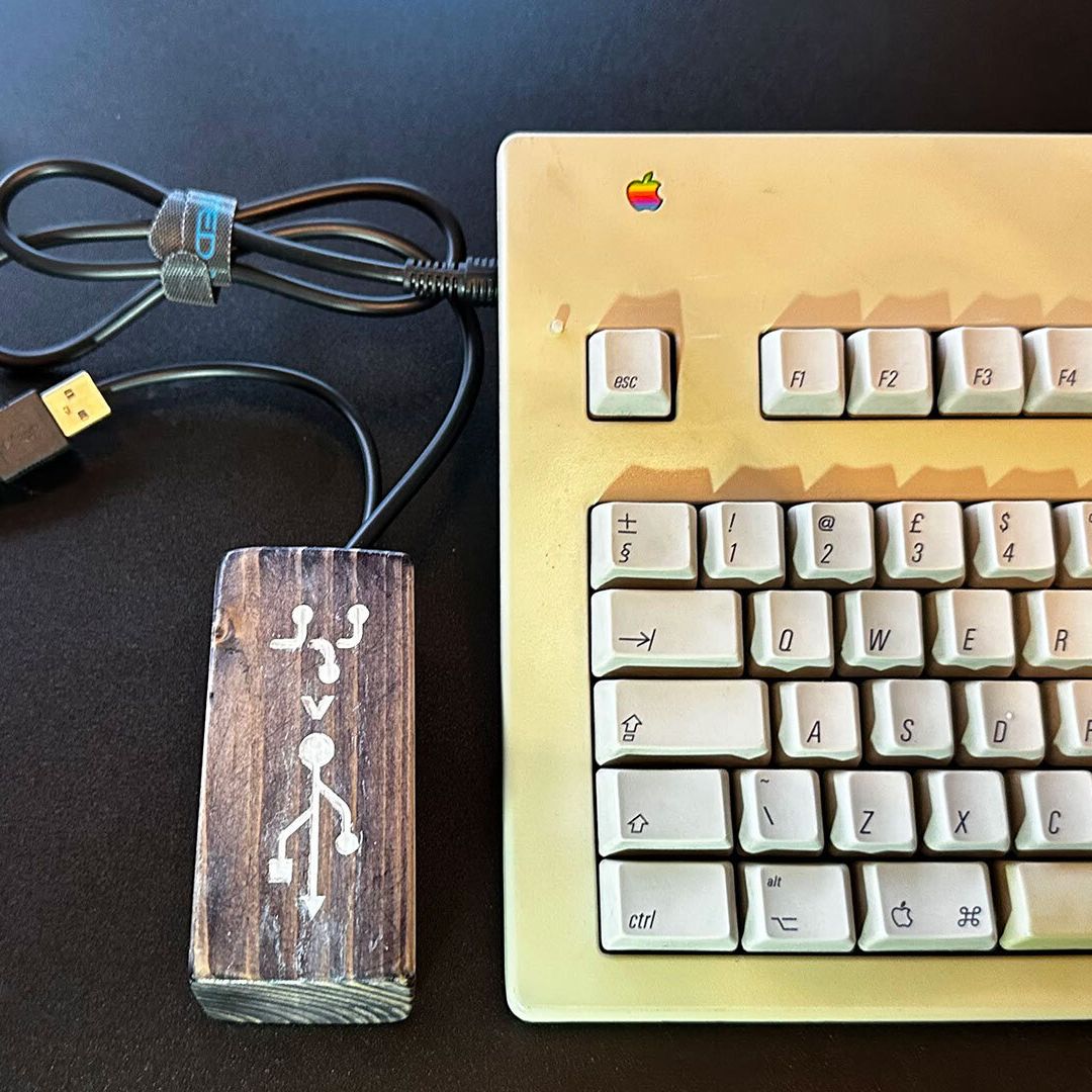 I built a configurable ADB-to-USB adaptor to use a vintage 1990