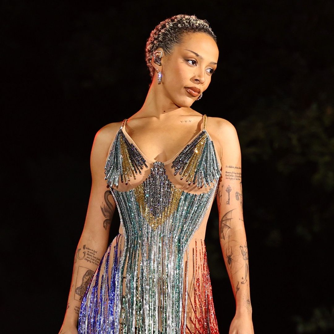 doja cat brown dress Cat's Brunette Mullet Is All Business, No Play size:5X Black Dress with Blue Holiday Grammys 2023