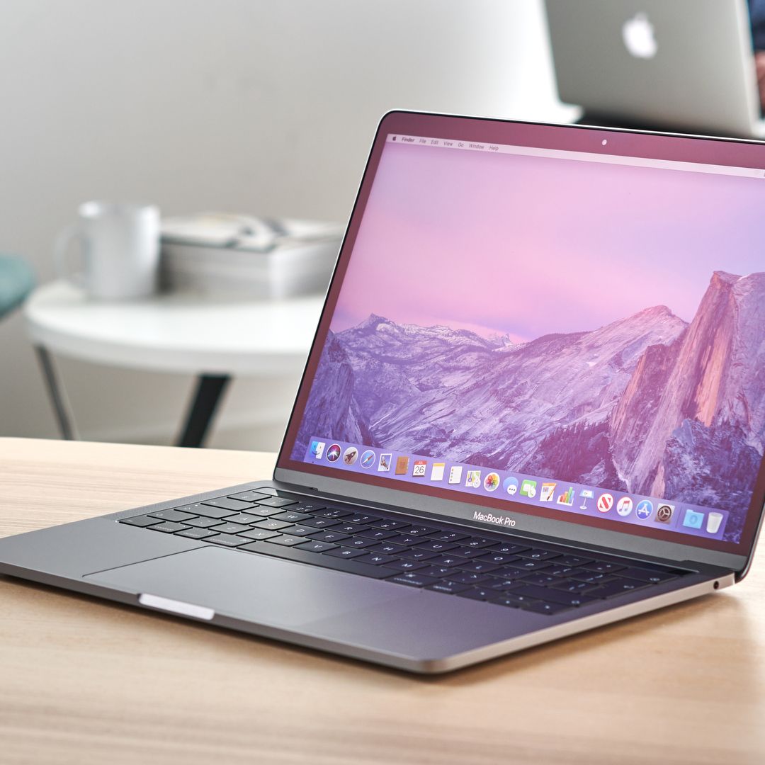 MacBook Pro 2020　 Amazon.com: Apple MacBook Pro 2020 with Apple M1 Chip (13-inch