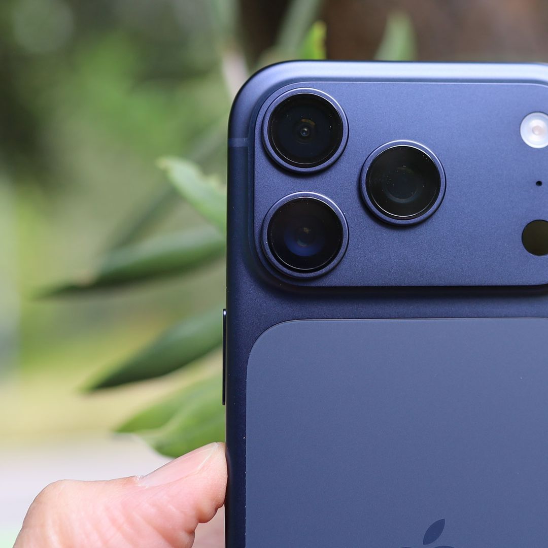 Hardcore iPhone 17 Pro teardown explains 'scratchgate' with