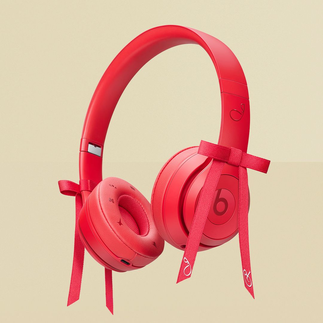 BLACKPINK star JENNIE's Ruby Red Beats Solo 4 have