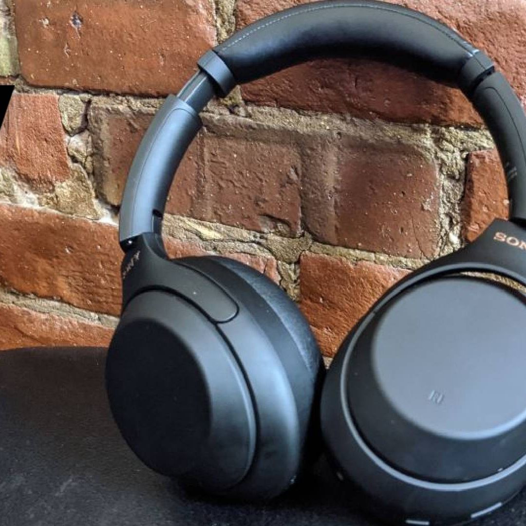 Sony WH-1000XM4 headphones fall to $278 — includes free Mophie