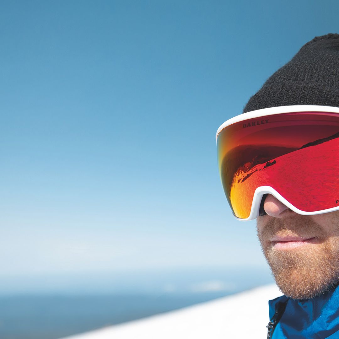 Classic looks meet new tech in the new Oakley Flight Tracker ski