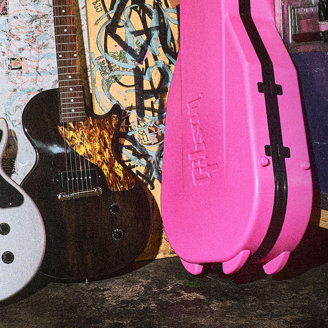 Gibson unveils new Billie Joe Armstrong Les Paul Junior, complete