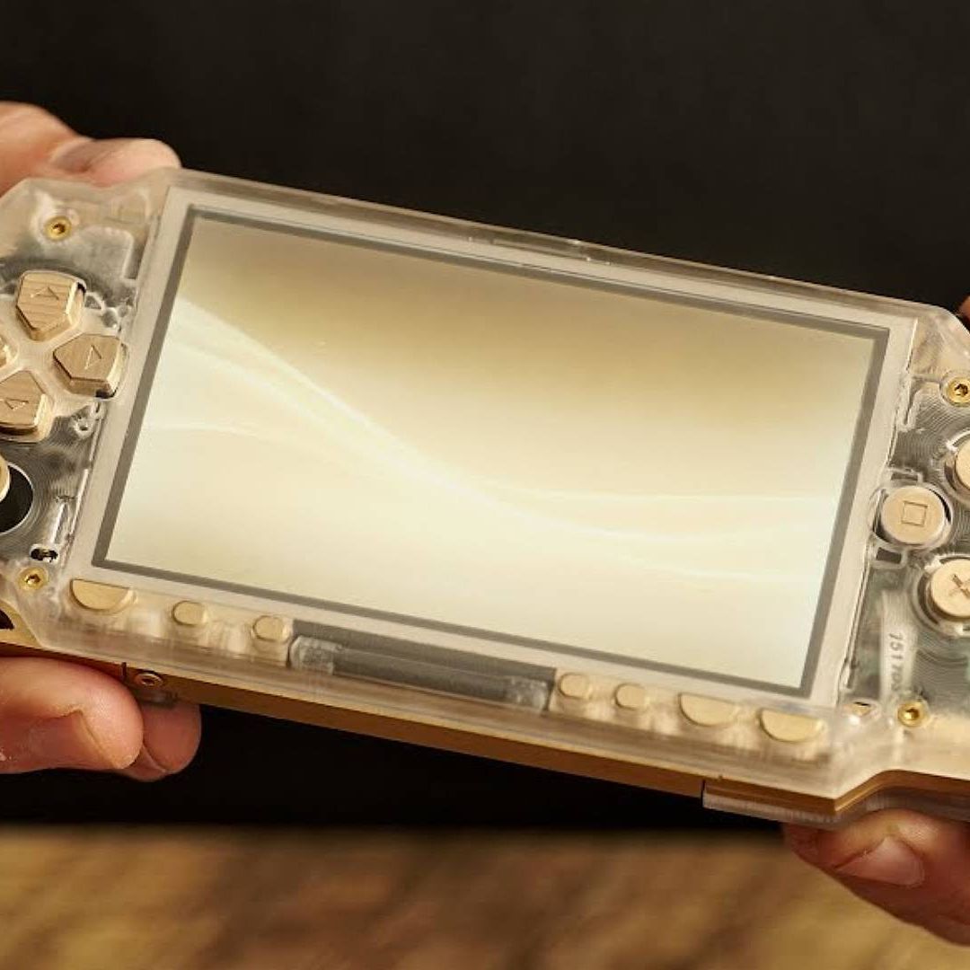 Modder designs an ultra premium PSP shell from the ground up that