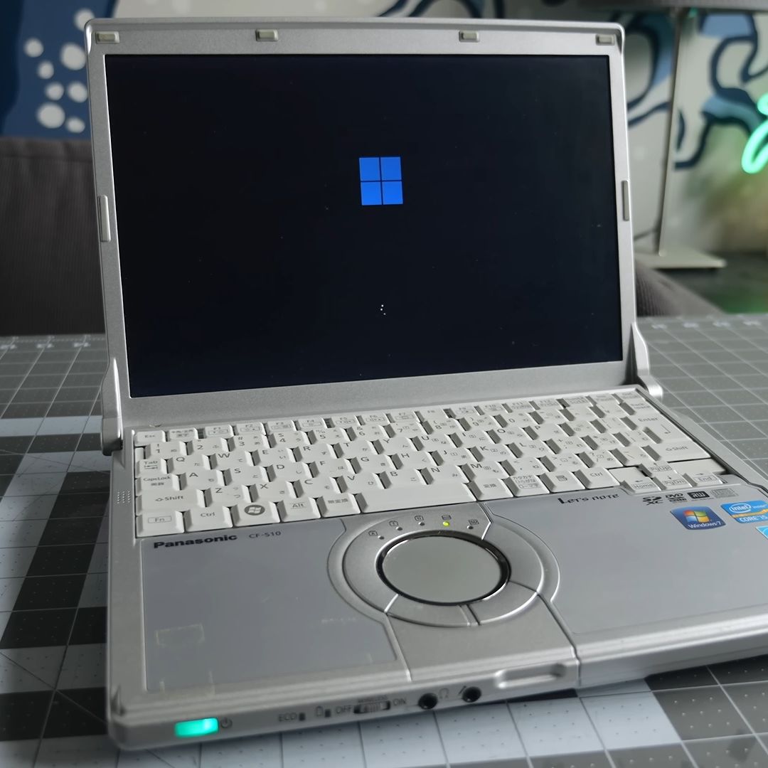 Windows 11 running on an ancient Panasonic laptop is strangely