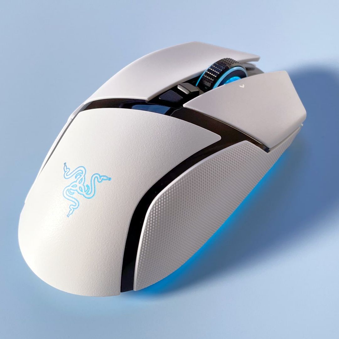 【新品未開封】Razer Basilisk V3 Pro 35K White Razer Basilisk V3 Pro 35K - White - us.MaxGaming.com