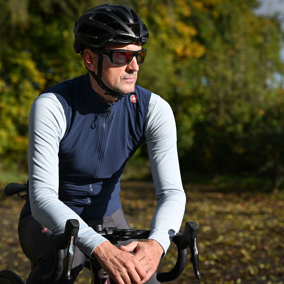 カステリ　Castelli PRO THERMAL MID VEST ブラック Castelli Espresso Vest review: light, packable and very well