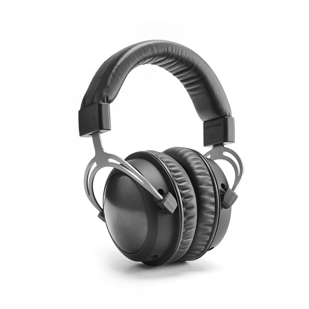 ヘッドホン アステル＆ケルンAK-T5P-2NDGEN コード＆スタンド付き beyerdynamic」とのコラボヘッドホン『AK T5p 2nd Generation