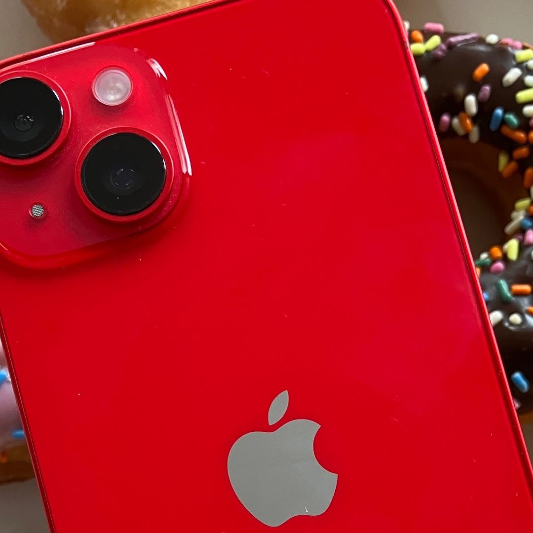 Gorgeous (PRODUCT)RED mid-season iPhone 15 revamp teased as