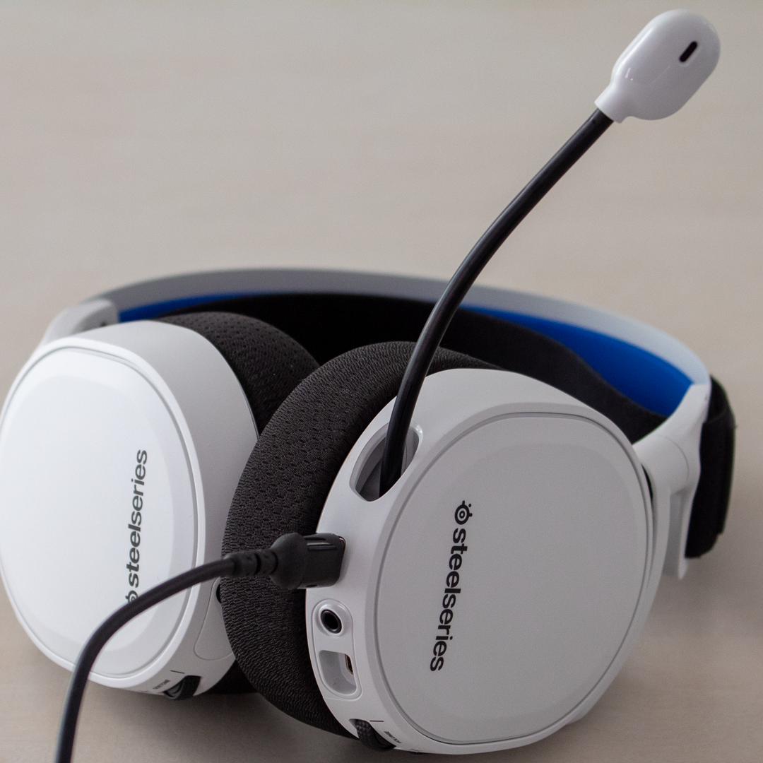 SteelSeries Arctis 7P+ Review: A Practical PS5 or PC Peripheral