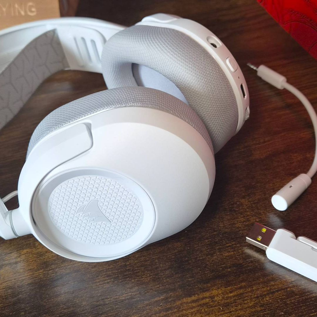 Headphones Corsair Hs25 Corsair HS55 Stereo Wired Gaming Headset Black White Bermor Techzone BTZ