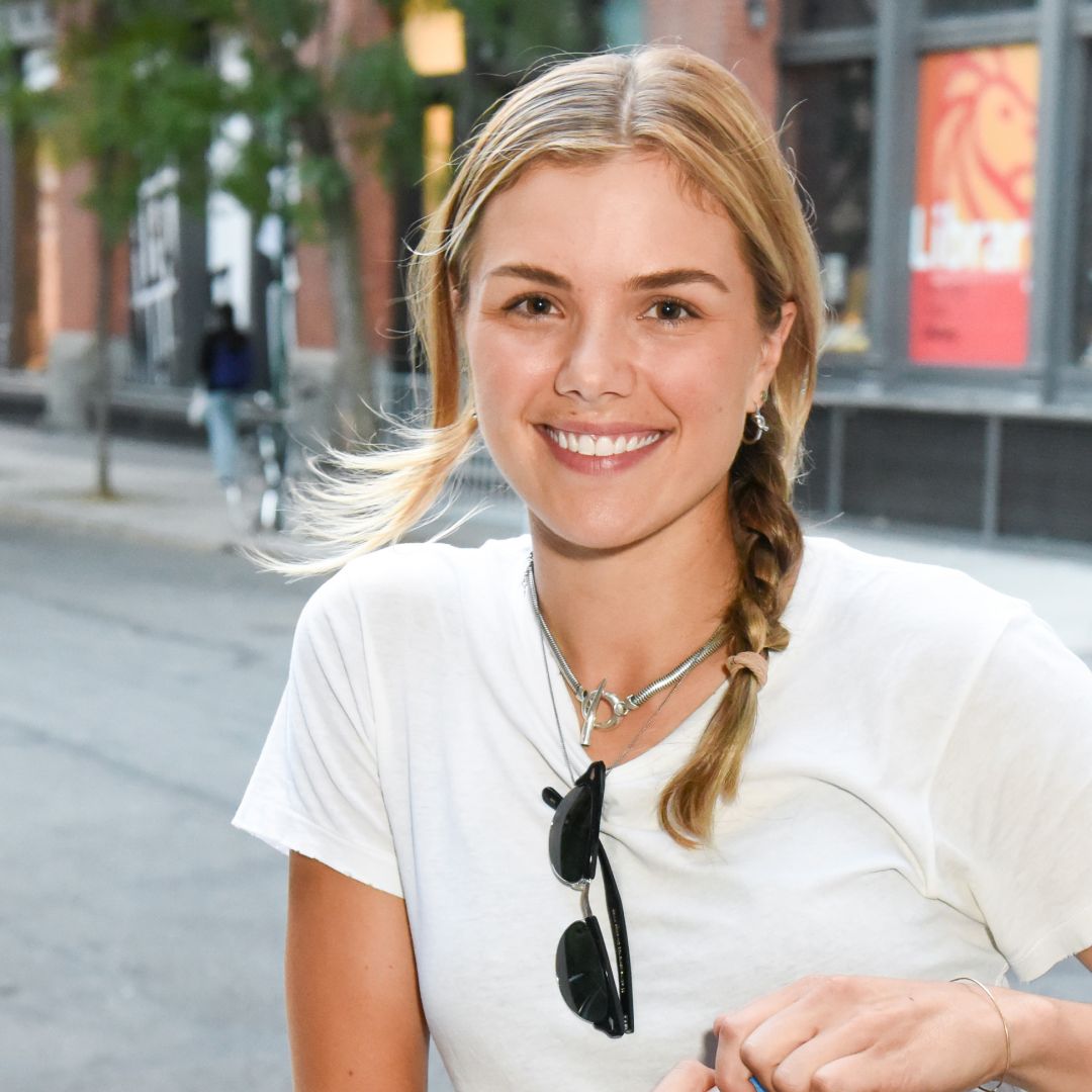 Bharti jha ki sexy video fresh model at Classy, this girl